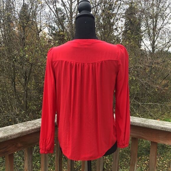Levi’s host pick ⭐️ Red Long Sleeve Blouse - Picture 2 of 10